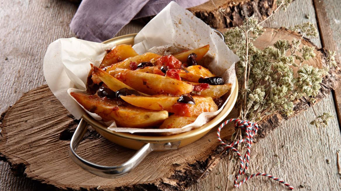 Πατάτες γιαχνί φούρνου με ελιές και άνηθο