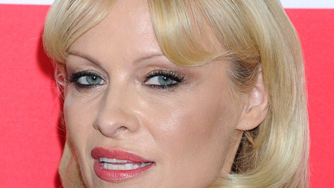 Pamela Anderson: Πάει, μεγάλωσε και αυτή!