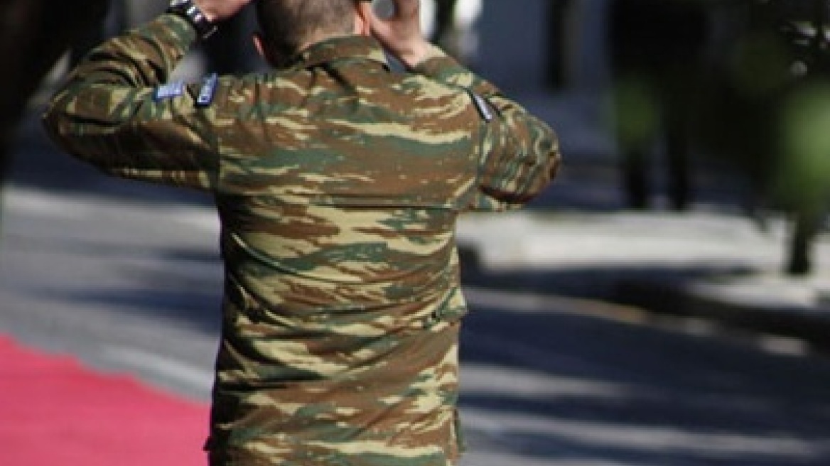  Στρατιωτικός βρήκε 3.000 ευρώ και τα παρέδωσε!