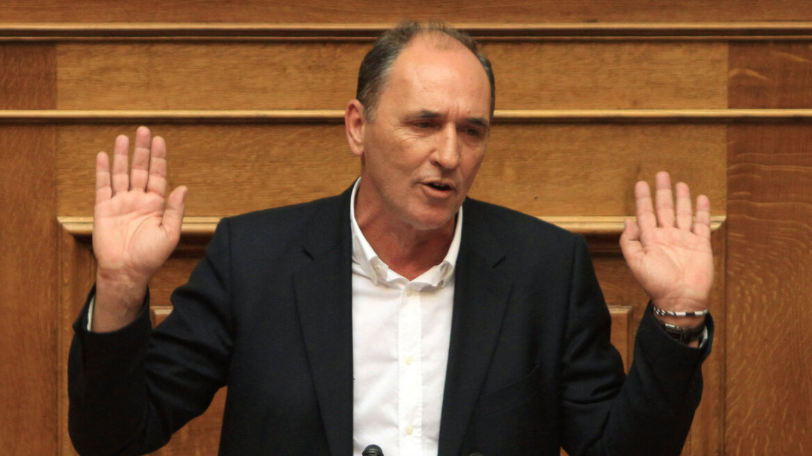 Διαψεύδει ο Σταθάκης ότι «παγώνουν» 25 δισ. ευρώ από το ΕΣΠΑ