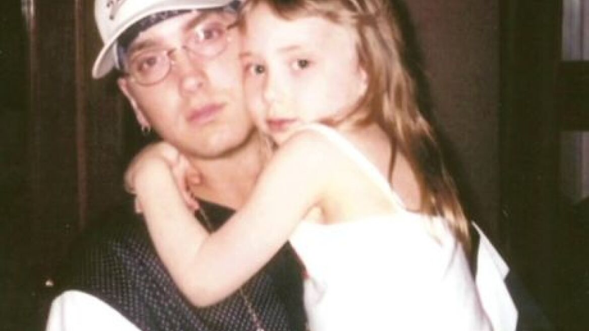 Η κόρη του Έμινεμ έγινε 19 ετών, σπουδάζει και είναι κούκλα!