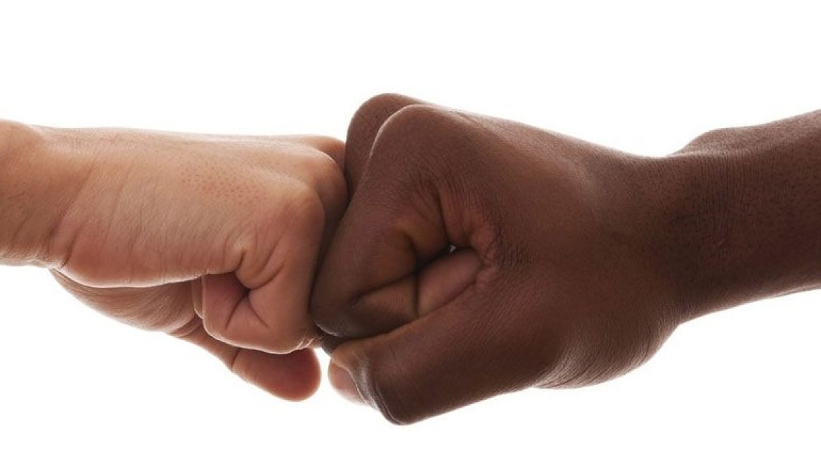 Περίπατος κατά του ρατσισμού από τη Βουλή στο Μέγαρο Μαξίμου