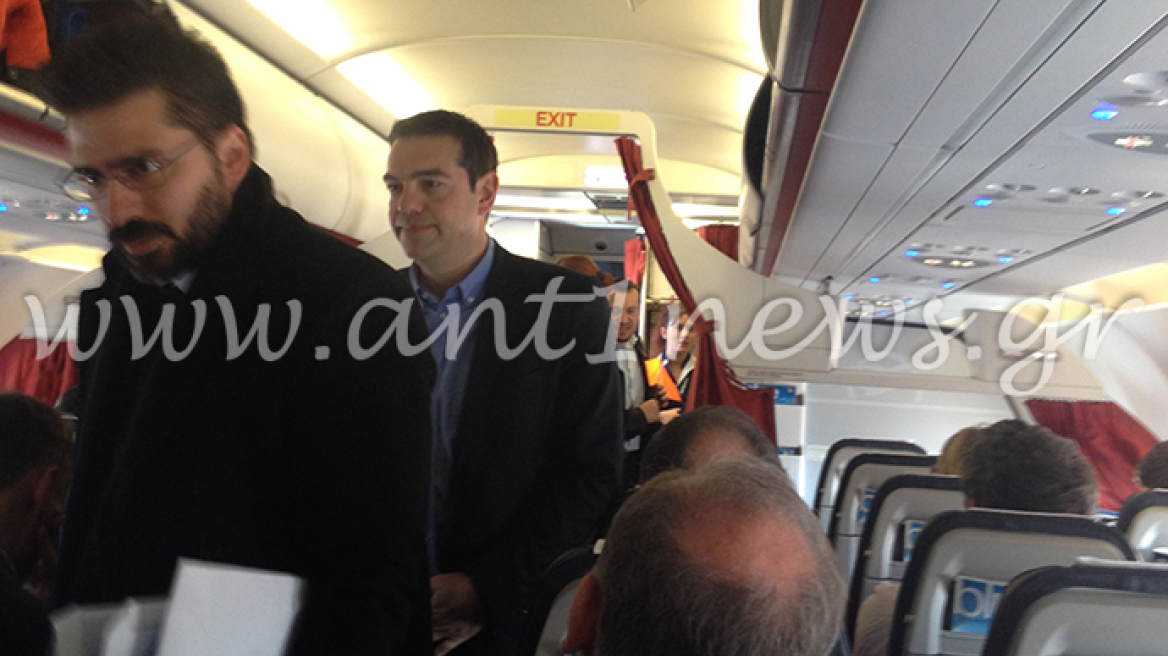 Φωτογραφίες: Στην οικονομική θέση πέταξε για Βρυξέλλες ο Τσίπρας