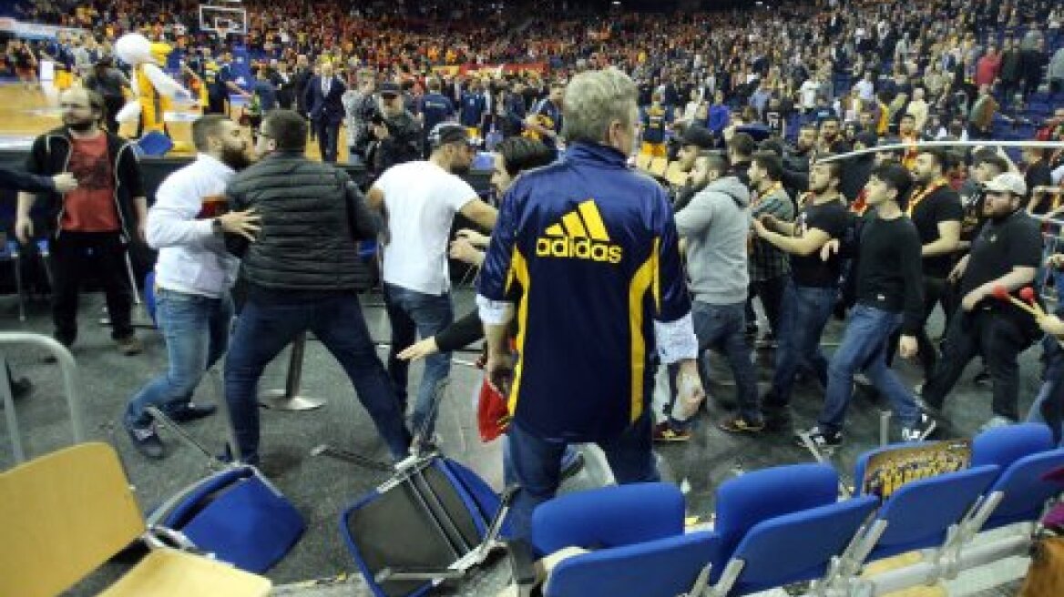 Ευρωλίγκα: Δείτε τα επεισόδια των οπαδών της Γαλατά