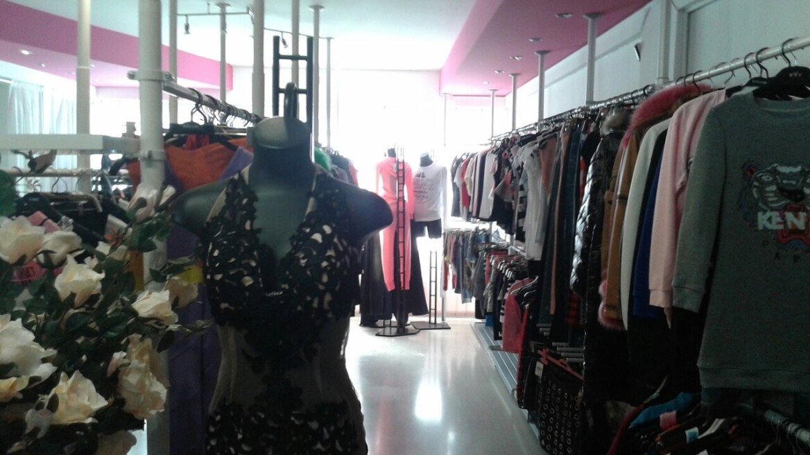 Καλλιθέα: Οι «μαϊμού» - τσάντες... της έβαλαν χειροπέδες 