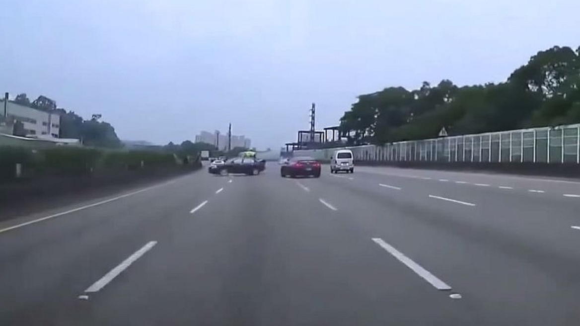 Video: Η απόδειξη της... ηλιθιότητας της κόντρας στους δρόμους