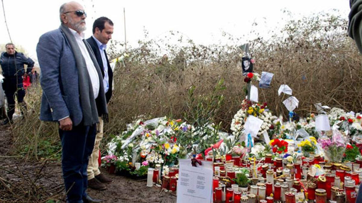 Ιωάννινα: Λουλούδια για τον Βαγγέλη Γιακουμάκη κατέθεσε ο Παναγιώτης Κουρουμπλής