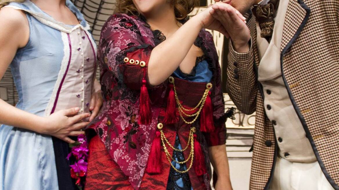 Παράταση για την «Ντόλλυ την Προξενήτρα»