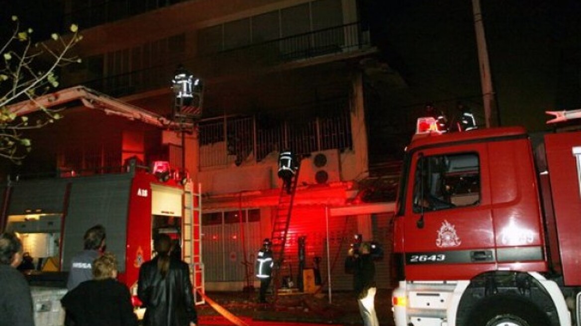 Θεσσαλονίκη: Απεγκλωβισμός γυναίκας από φλεγόμενο διαμέρισμα