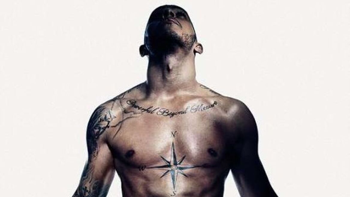 Ο Παγκόσμιος Πρωταθλητής για πρώτη φορά ημίγυμνος 