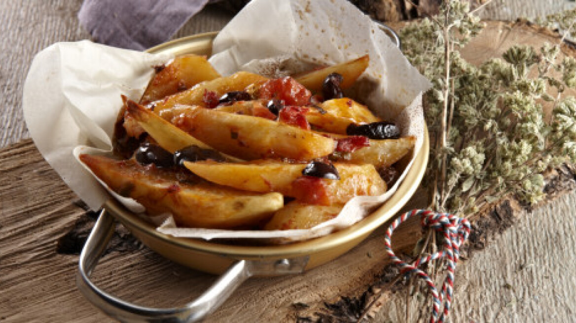 Πατάτες γιαχνί φούρνου με ελιές και άνηθο