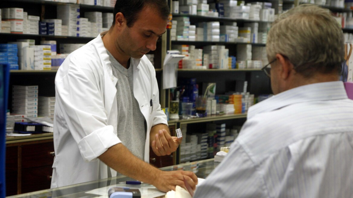 Φαρμακοποιοί εναντίον... φαρμακοποιών για το ωράριο