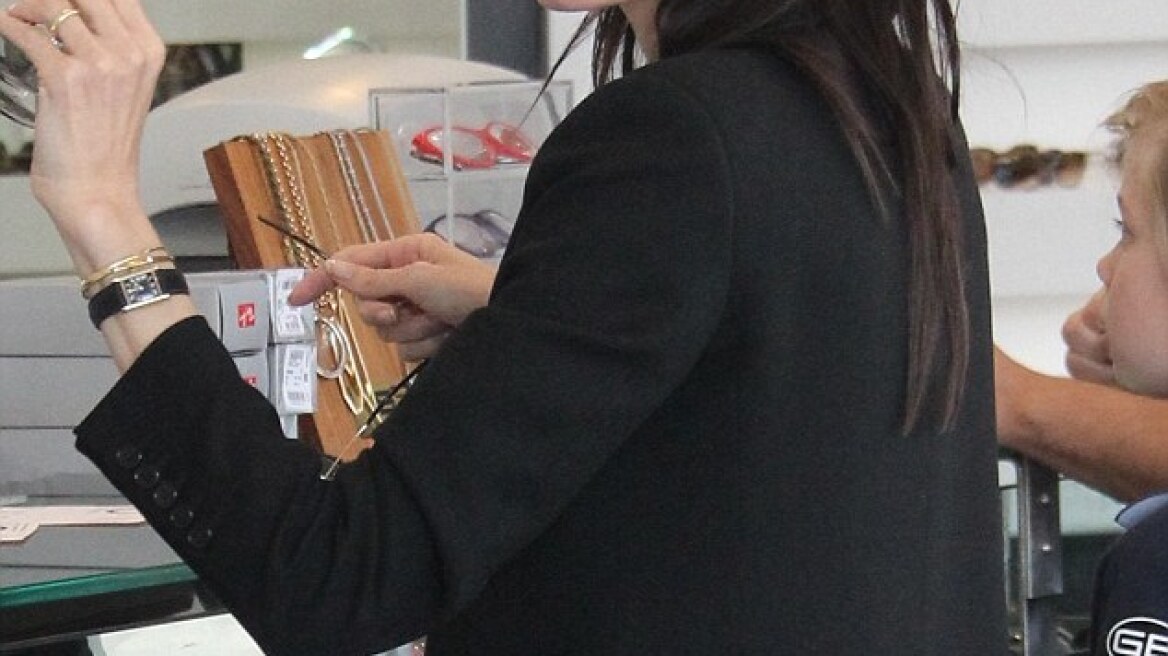 Αngelina Jolie: Για ψώνια με τις κόρες της, Zahara και Shiloh 