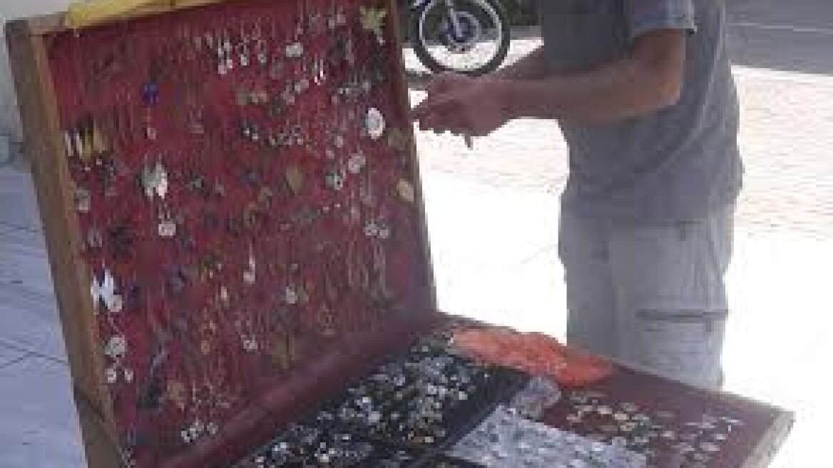 Ο επιχειρηματίας που πουλά... κουλούρια στη Διονυσίου Αρεοπαγίτου