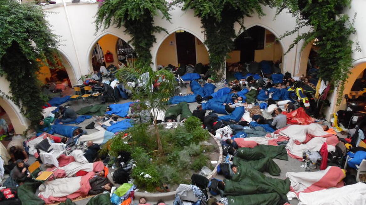 Συγκλονιστικές φωτογραφίες: «Αποθήκες ψυχών» το Αστυνομικό Τμήμα της Κω