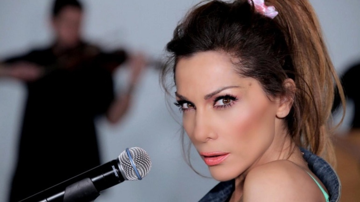 Η συνταγή της Δέσποινας Βανδή για πασχαλινά κουλουράκια 