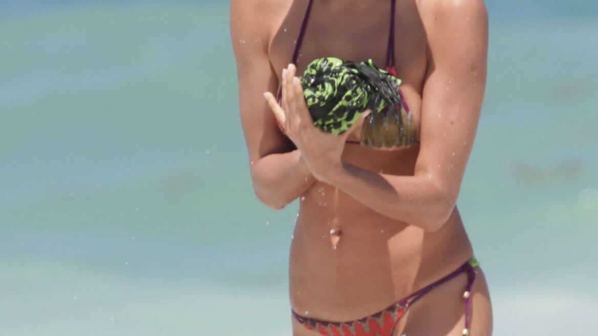 Irina Shayk: Με μικροσκοπικό μπικίνι στο Μεξικό