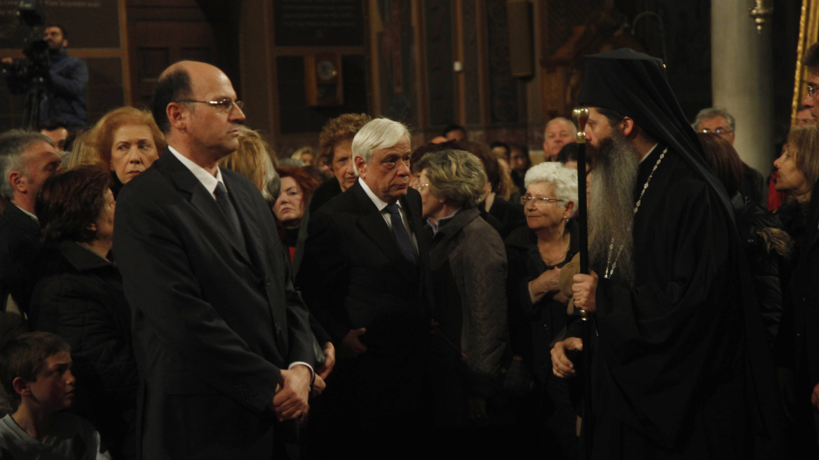 Βίντεο: Ο Πρόεδρος της Δημοκρατίας αρνήθηκε το πρωτόκολλο στη Μητρόπολη Αθηνών