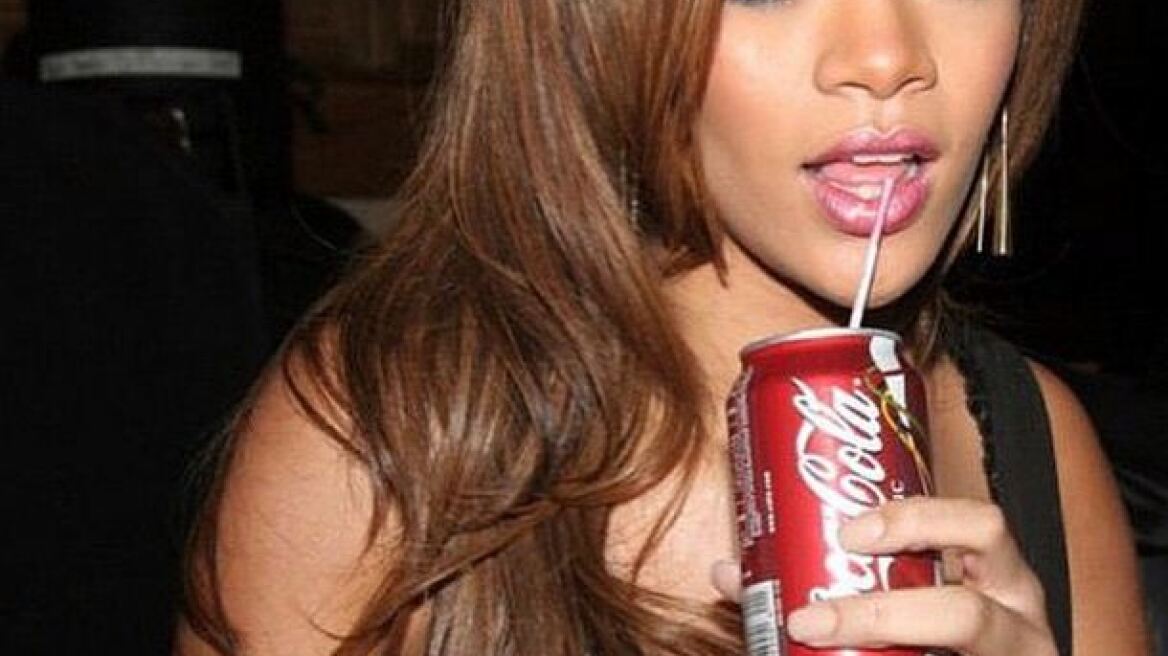 Τι απαντά η Ριάνα σε όσους την κατηγορούν πως κάνει κοκαΐνη