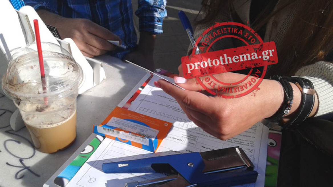 Ομόνοια: Τα κορίτσια που δίνουν τηλέφωνα στους μετανάστες