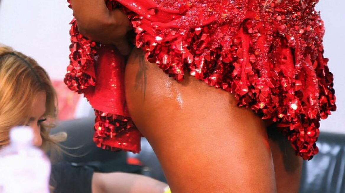 Τραγουδιστής μεταμφιέστηκε σε... Beyonce και ξεσήκωσε το κοινό 