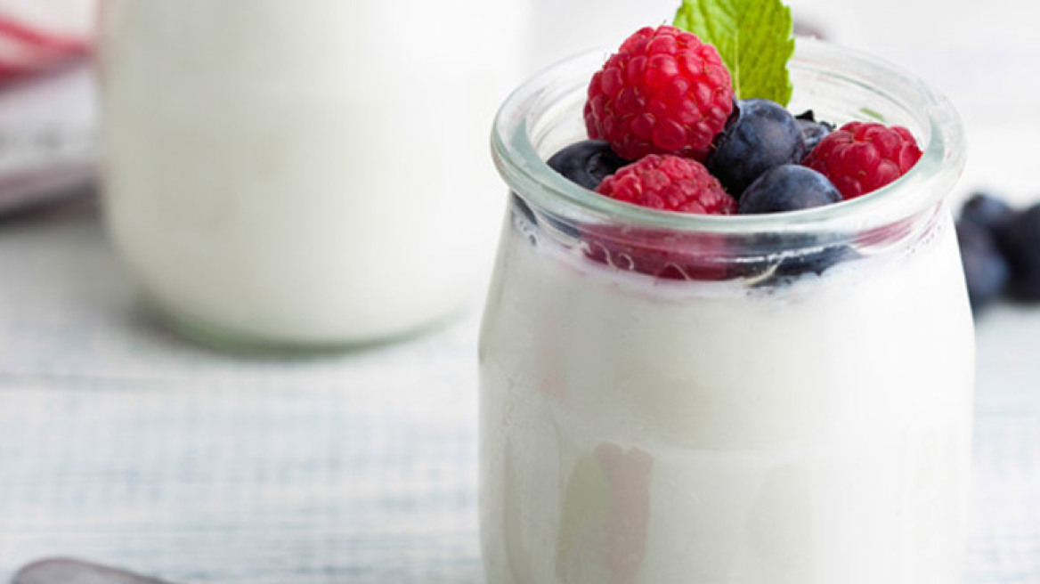 Μους λευκής σοκολάτας με λάιμ και βατόμουρα