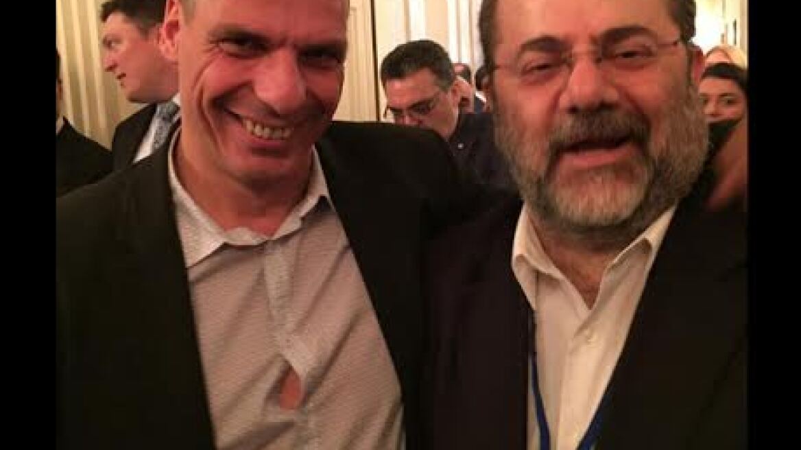To «χαμένο στοίχημα» και η... selfie του Ιγνατίου με τον Βαρουφάκη