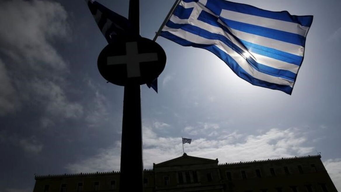 Bloomberg: Οι πιστωτές της Ελλάδας ψάχνουν τρόπους να την κρατήσουν στο ευρώ