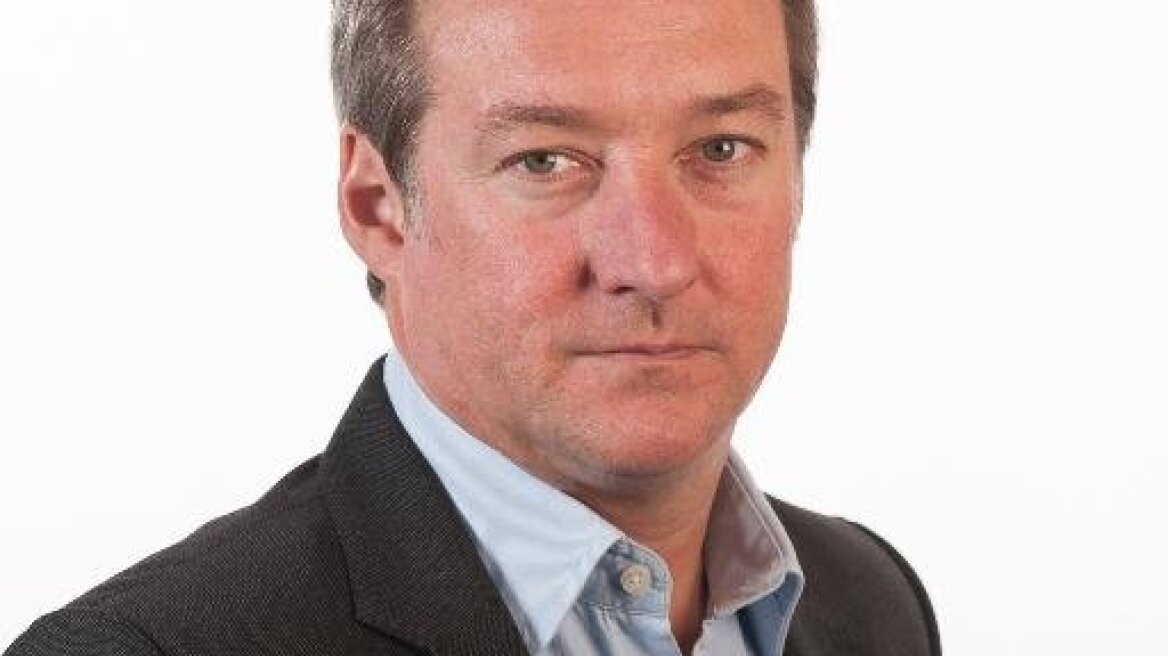 «Βομβαρδισμός» tweets από Νίξον κατά Βαρουφάκη