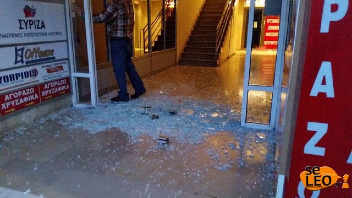 Εσπασαν την είσοδο των γραφείων του ΣΥΡΙΖΑ στη Θεσσαλονίκη