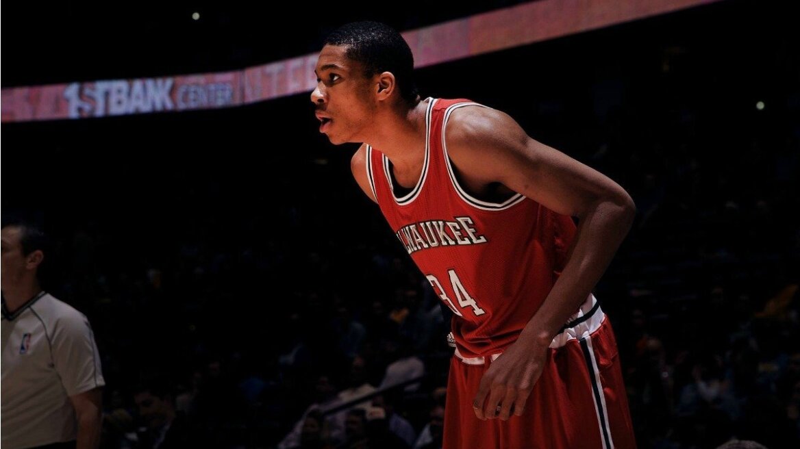 Αντετοκούνμπο: «Όσες περισσότερες εμπειρίες μπορέσω στα playoffs»