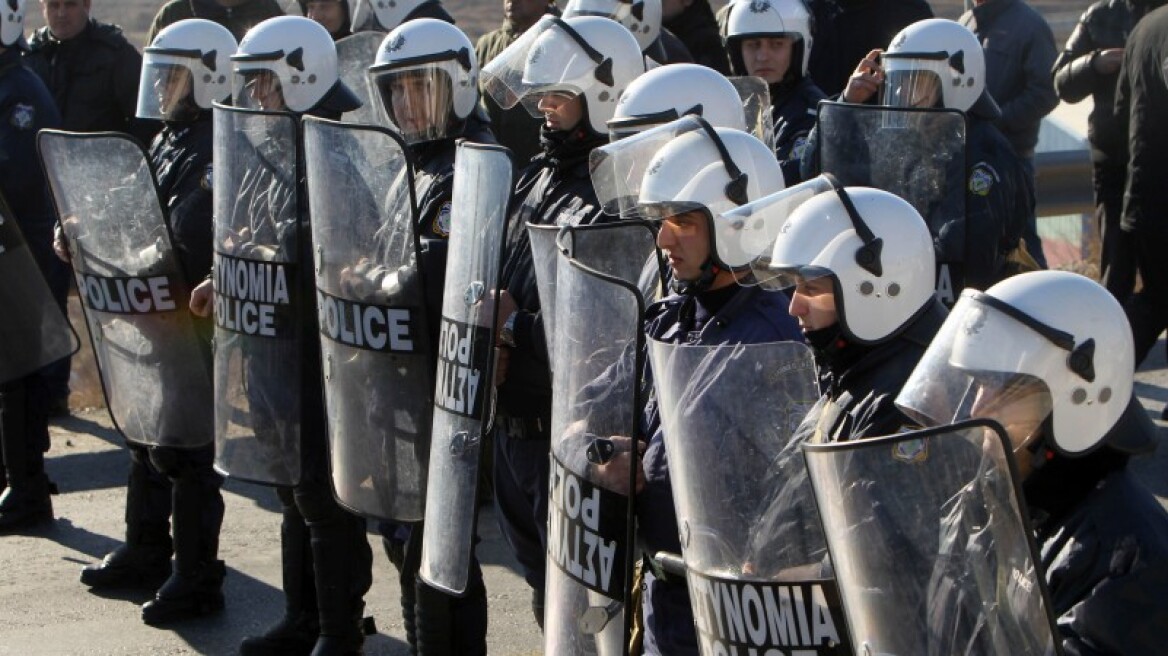 Ομάδα Διαμεσολάβησης μεταξύ διαδηλωτών και αστυνομικών «αντικαθιστά» τα ΜΑΤ