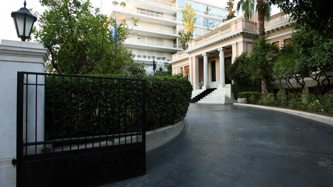Κυβέρνηση κατά Βενιζέλου για μεταναστευτικό: Έχει μαύρα μεσάνυχτα!