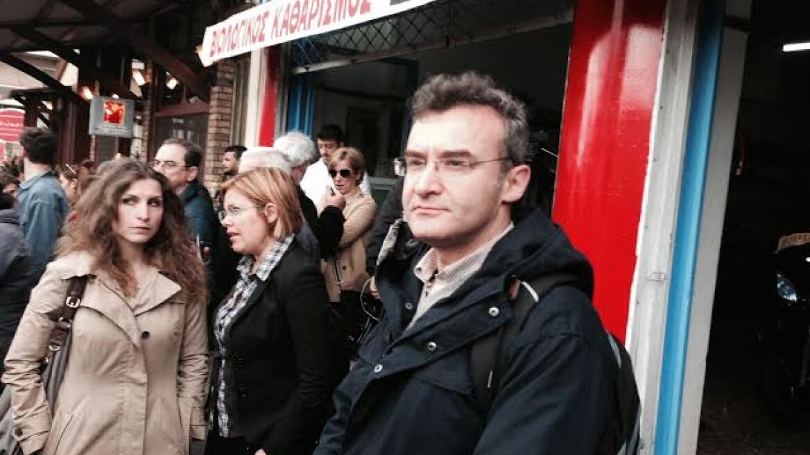 Ενταση μεταξύ συγκεντρωμένων αντιφασιστών και του βουλευτή Νίκου Ορφανού