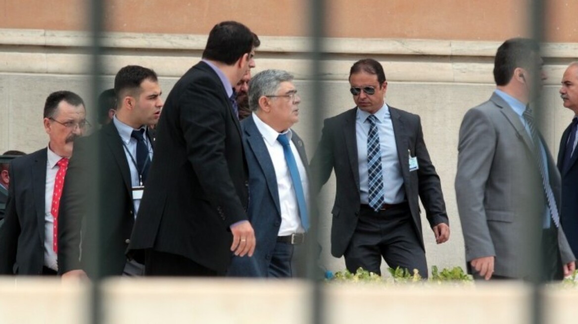 Η απουσία των χρυσαυγιτών από το εδώλιο και η αποστασιοποίησή τους από όσα τους καταλογίζονται