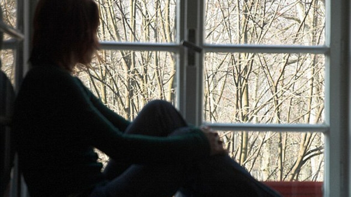 Αγγλία: Κλειδώνει τα παιδιά της στο δωμάτιο τους, για να απολαύσει τη σχέση της με παιδεραστή!