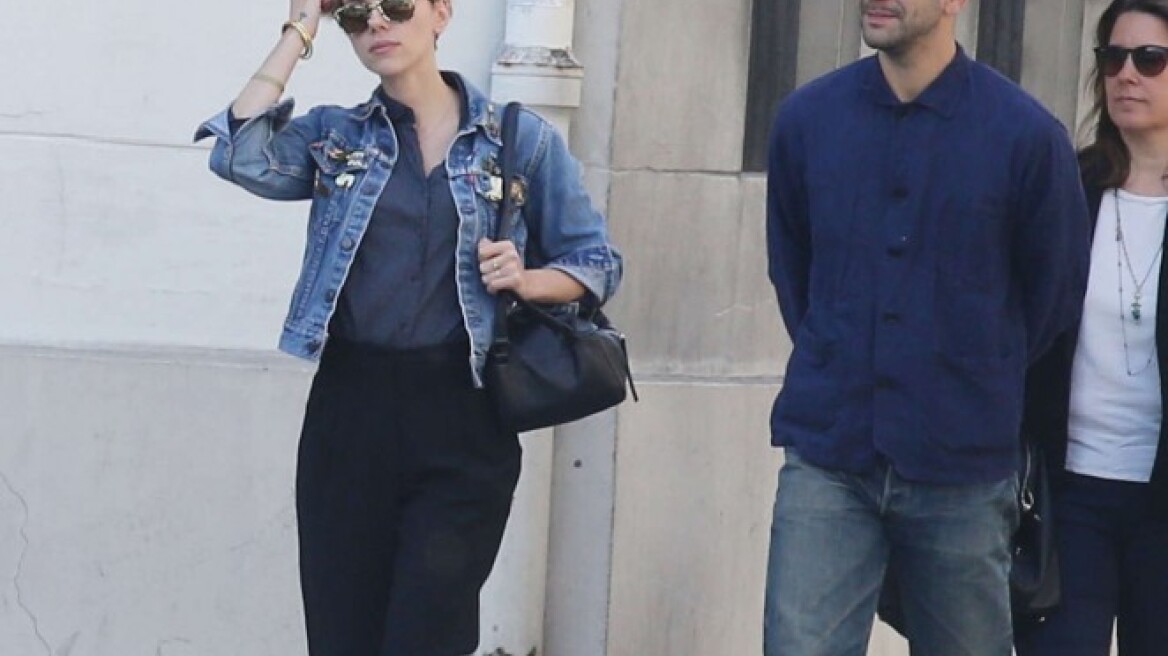 Scarlett Johansson: Βόλτα με το σύζυγό της στο Παρίσι