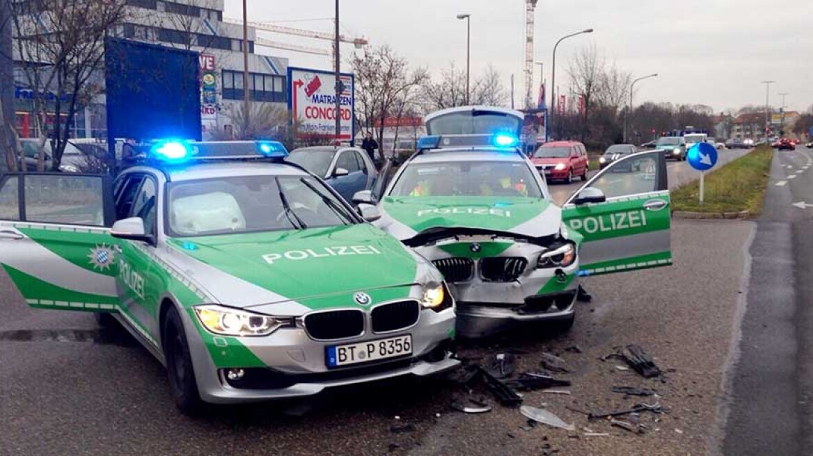 Μία ατυχη στιγμή για δύο περιπολικά