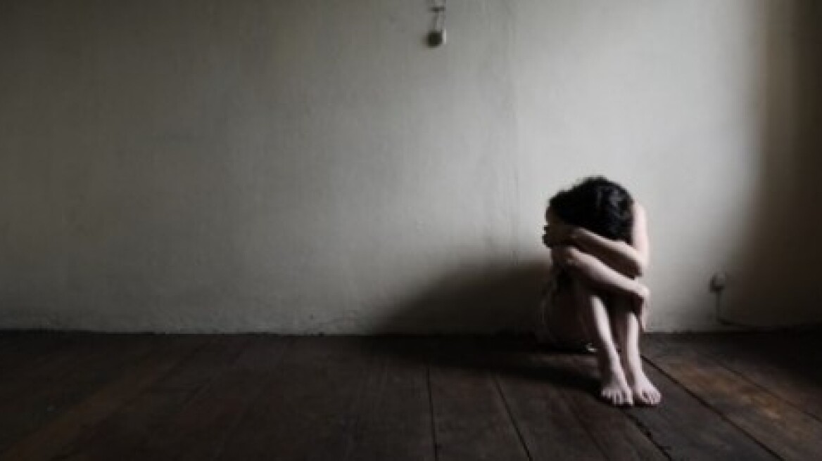 Κρήτη: Πατέρας-τέρας... εξέδιδε τις κόρες του 