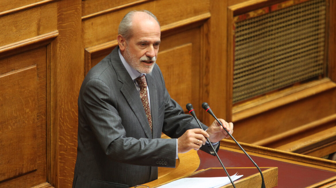 Ο Βαρουφάκης θα παίρνει 100αρες για διαλέξεις όταν τελειώσει το έργο, είπε ο Κουτσούκος 