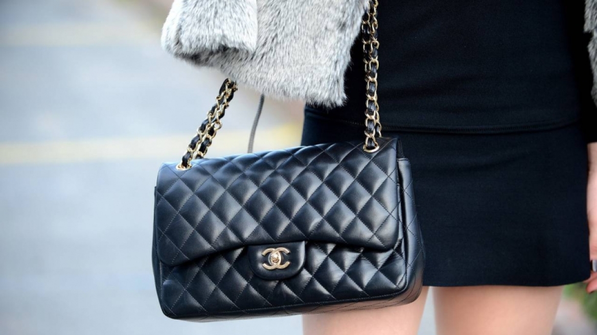  Γιατί αυτή η τσάντα έχει $970 στη NY και $733 στο Παρίσι;