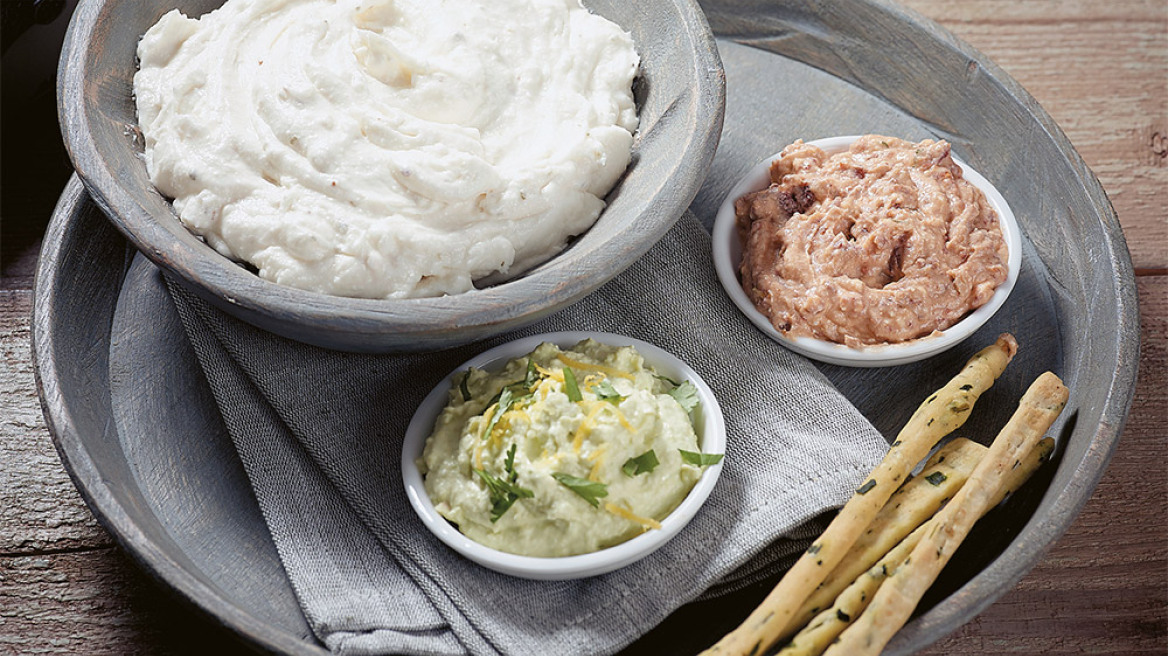 Κλασική τυροσαλάτα με δύο παραλλαγές