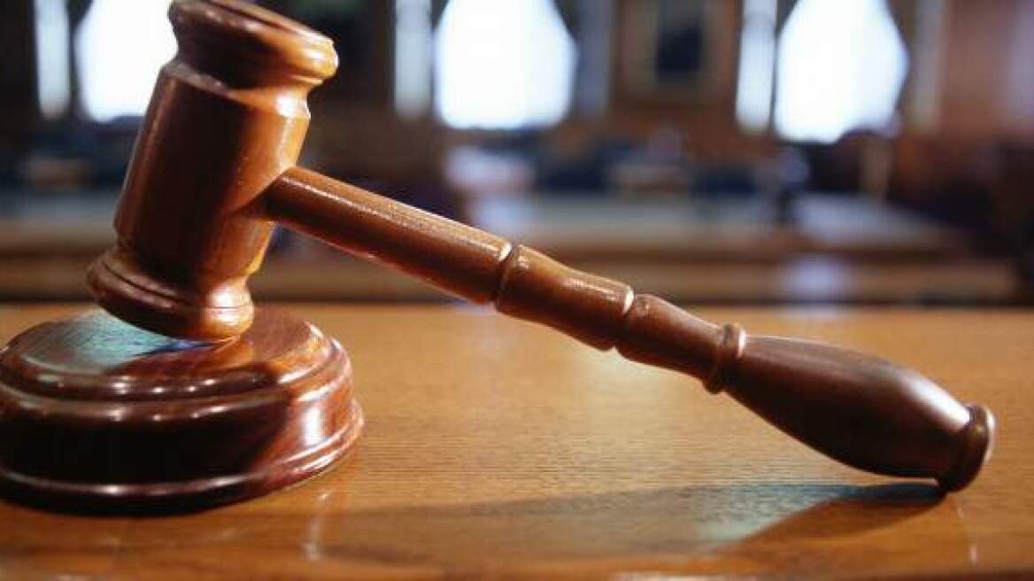 Ποινική δίωξη σε βάρος επτά για προμήθεια οχημάτων από τη γερμανική DAIMLER