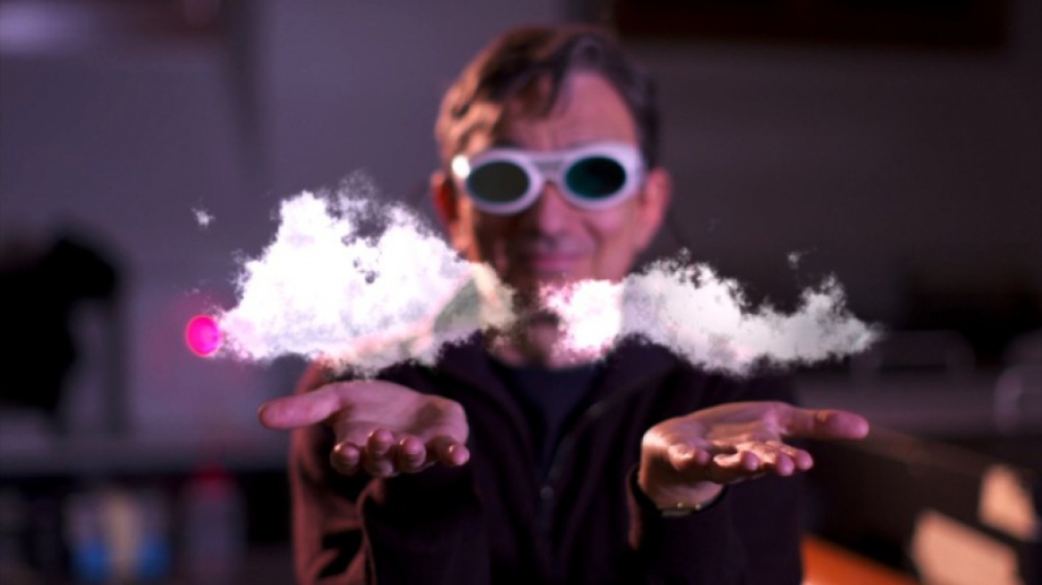 Δείτε τον άνθρωπο που θέλει να ελέγχει τον καιρό με... λέιζερ!