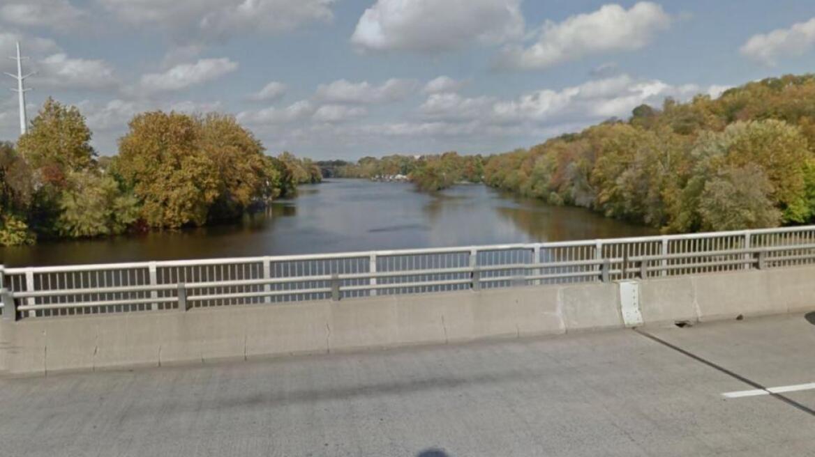 ΗΠΑ: Έριξε το μωρό της από τη γέφυρα και μετά πήδηξε στο κενό