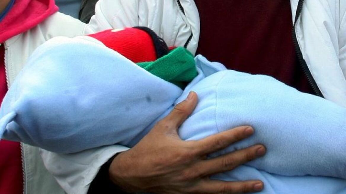 Θεσσαλονίκη: Στην αγκαλιά της μαμάς της «φώλιασε» σήμερα η 4χρονη Τάλα