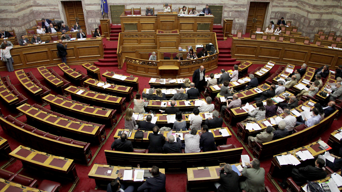 «Άναψαν» τα αίματα στη Βουλή για τις εξελίξεις στην διαπραγμάτευση