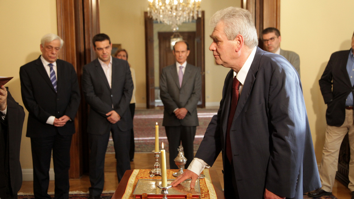 Τσίπρας προς Παρασκευόπουλο-Παπαγγελόπουλο: Να έχετε καλή συνεργασία