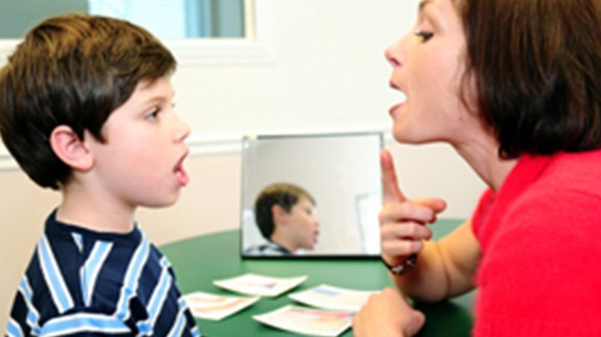 Πώς μπορεί να συμβάλλει η λογοθεραπεία στον αυτισμό – και όχι μόνο