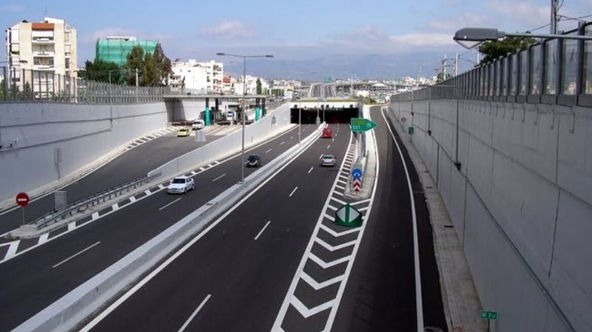 Καραμπόλα στην Αττική Οδό με δύο αστυνομικούς τραυματίες 